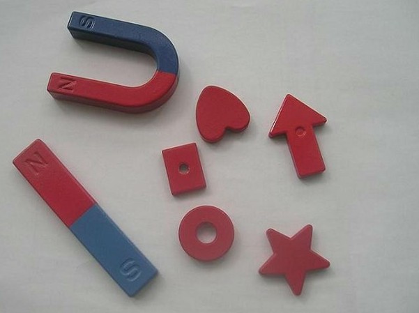 磁鐵的兩極之間是什么？